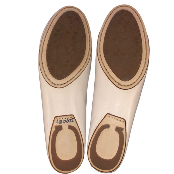 Coach size 10. Made in Italy. Cream/off-white leather loafers with turn lock - Picture 5 of 8